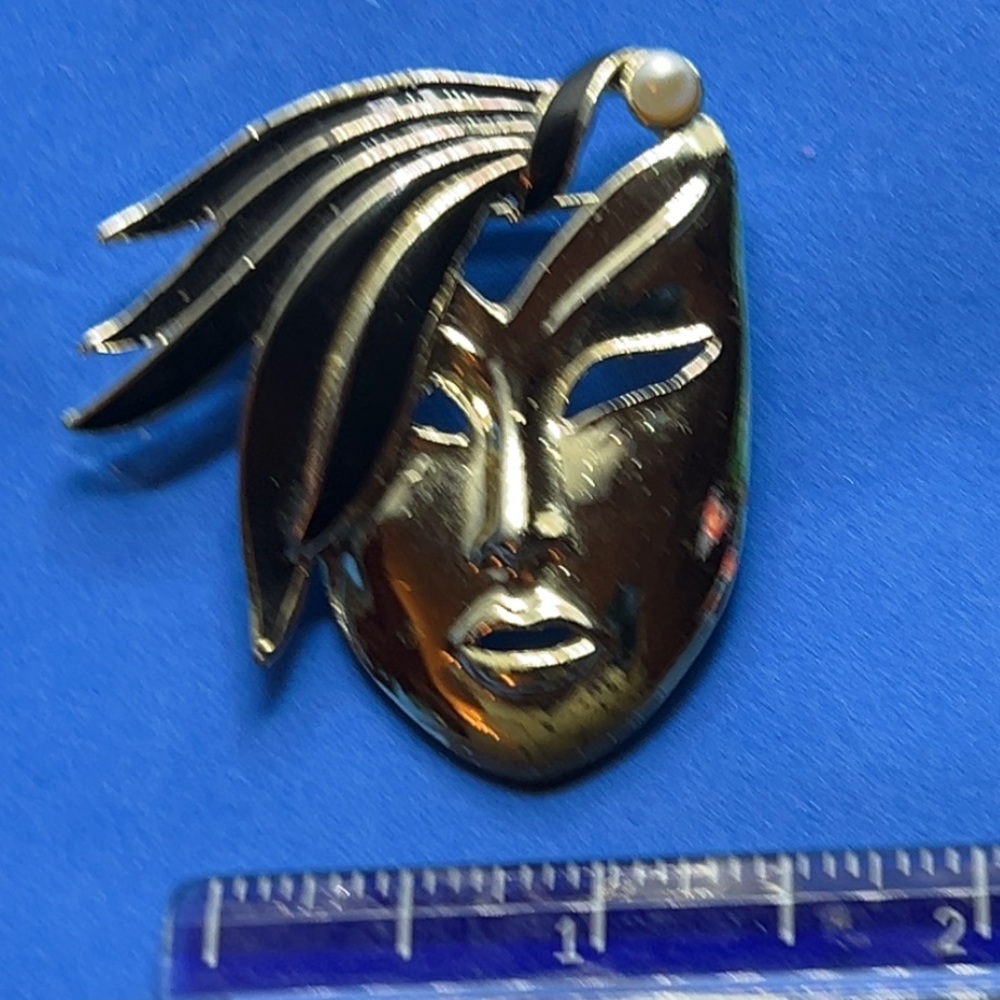 Mardi Gras‎ vintage brooche/pin